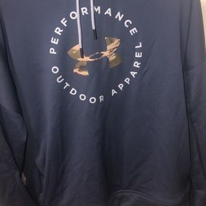 Never worn full length women’s underarmour sweatshirt. Size extra large